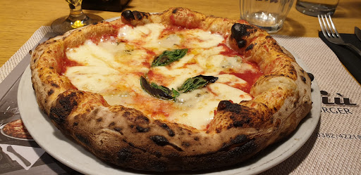 Molto Più Pizza Restaurant in Pavia, Provincia di Pavia