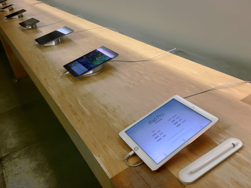 Computer Store «Apple Beverly Center», reviews and photos, 8500 Beverly Blvd, Los Angeles, CA 90048, USA