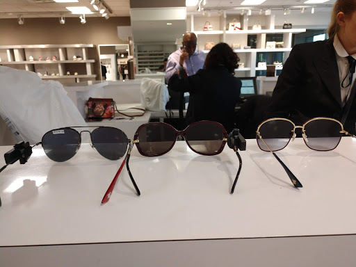 Boutique «Gucci Outlet», reviews and photos, 50 Hartz Way, Secaucus, NJ 07094, USA
