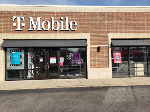 Cell Phone Store «T-Mobile», reviews and photos, 5006 Northwest Hwy b, Crystal Lake, IL 60014, USA