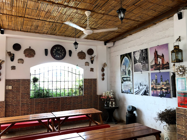 Opinii despre Big Ralph's Hostel & Restaurant în Salinas - Restaurante