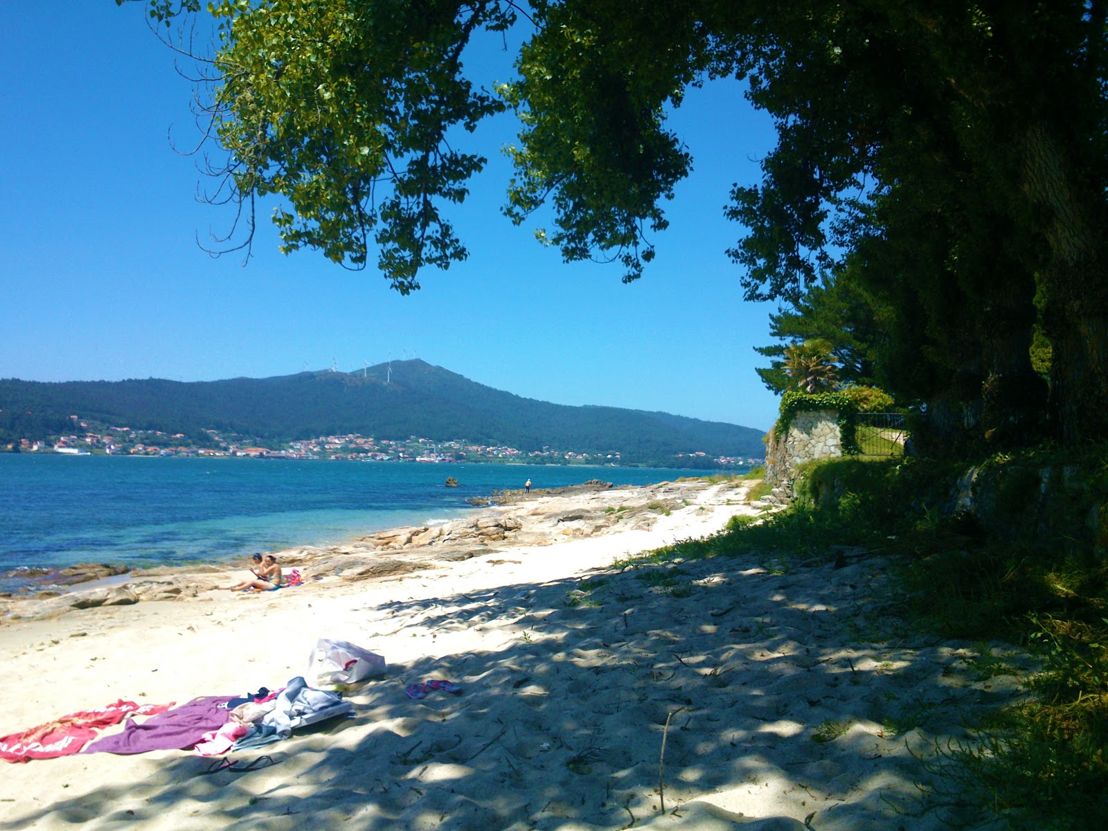 Foto di Praia Noia Pequena con una superficie del sabbia beige