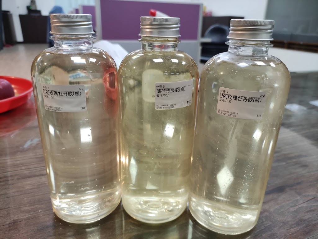 S花飲 天然無咖啡因 花茶 現打果汁 柳橙汁 西瓜汁 複方花茶 玫瑰 洋甘菊 薰衣草 蝶豆花 桃園 經國店 飲料店 的照片