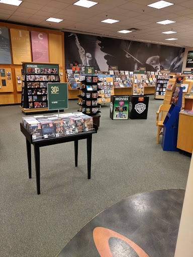 Book Store «Barnes & Noble Booksellers», reviews and photos, 1739 Olentangy River Rd, Columbus, OH 43212, USA