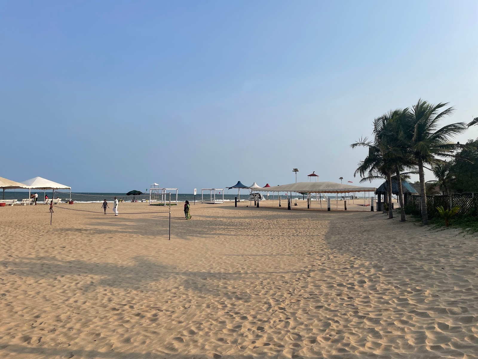Foto de Paradise Beach com areia bege fina superfície