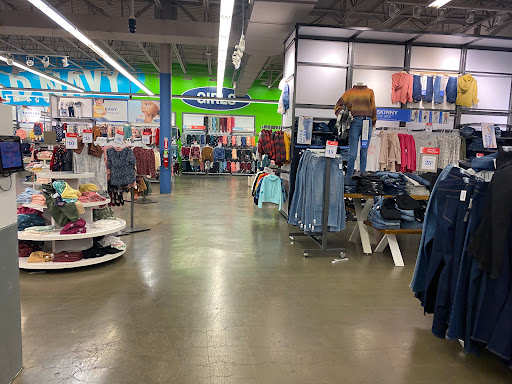 Clothing Store «Old Navy», reviews and photos, 40-24 College Point Blvd, Flushing, NY 11354, USA