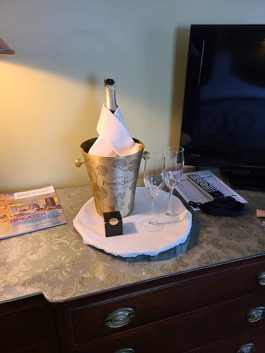 Hotel «Inn On Broadway», reviews and photos, 26 Broadway, Rochester, NY 14607, USA