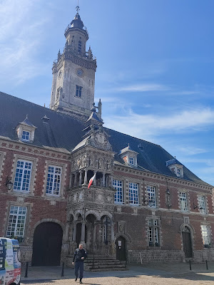 Place des Armes d'Hesdin à Hesdin