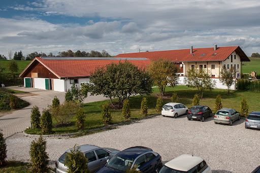 Pferdeklinik am Kirchberg unter Holzkirchen, 