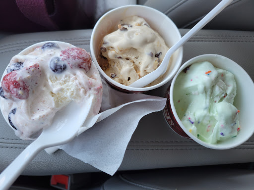 Ice Cream Shop «Cold Stone Creamery», reviews and photos, 3026 Walton Blvd, Rochester Hills, MI 48309, USA