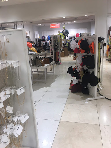 Clothing Store «Forever 21», reviews and photos, 757 Spectrum Center Dr, Irvine, CA 92618, USA