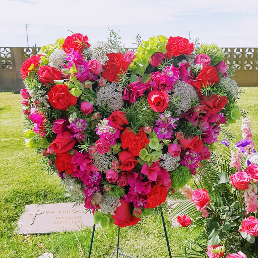 Florist «K & M Floral & Interior Plant Designs», reviews and photos, 537 Main St, Woodland, CA 95695, USA