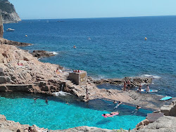 Photo de Cala n'Estasia situé dans une zone naturelle