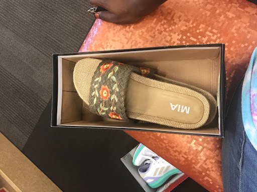 Shoe Store «DSW Designer Shoe Warehouse», reviews and photos, 10060 Reisterstown Rd, Owings Mills, MD 21117, USA