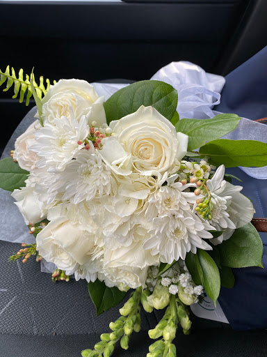 Florist «Nature Nook Florist & Wine Shop», reviews and photos, 10 S Miami Ave, Cleves, OH 45002, USA