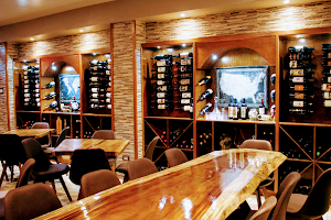 Vinum Bar & Restaurant image
