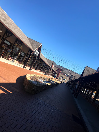 Sportswear Store «Columbia Sportswear Outlet Store at Outlets at Castle Rock», reviews and photos, 5050 Factory Shops Blvd #190, Castle Rock, CO 80108, USA