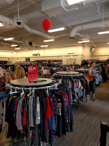 Department Store «Nordstrom Rack Lincoln Park», reviews and photos, 1551 N Sheffield Ave, Chicago, IL 60642, USA