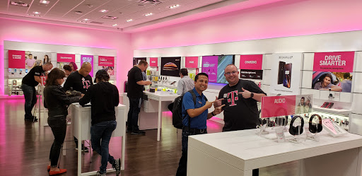 Cell Phone Store «T-Mobile», reviews and photos, 2223 N Westshore Blvd #150d, Tampa, FL 33607, USA