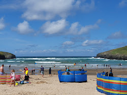 Foto von Porthcothan beach und die siedlung