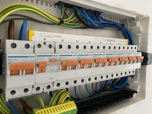SIELEC - Telecomunicaciones y Electricidad en Navatejera, León