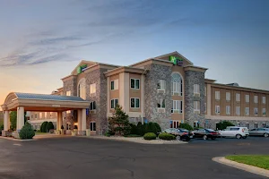 Holiday Inn Express & Suites Saginaw, an IHG Hotel image