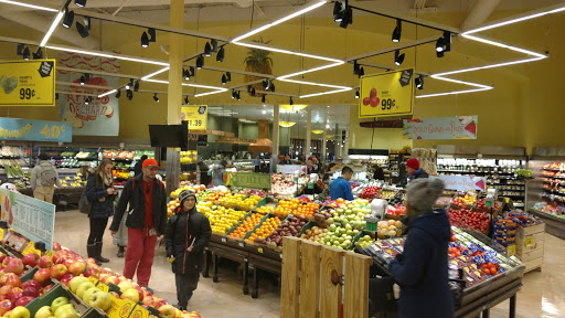 Grocery Store «Metro Market», reviews and photos, 1123 N Van Buren St, Milwaukee, WI 53202, USA