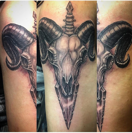Tattoo Shop «Illuminati Tattoo Parlor», reviews and photos, 10214 SE Mill Plain Blvd Suite B, Vancouver, WA 98664, USA