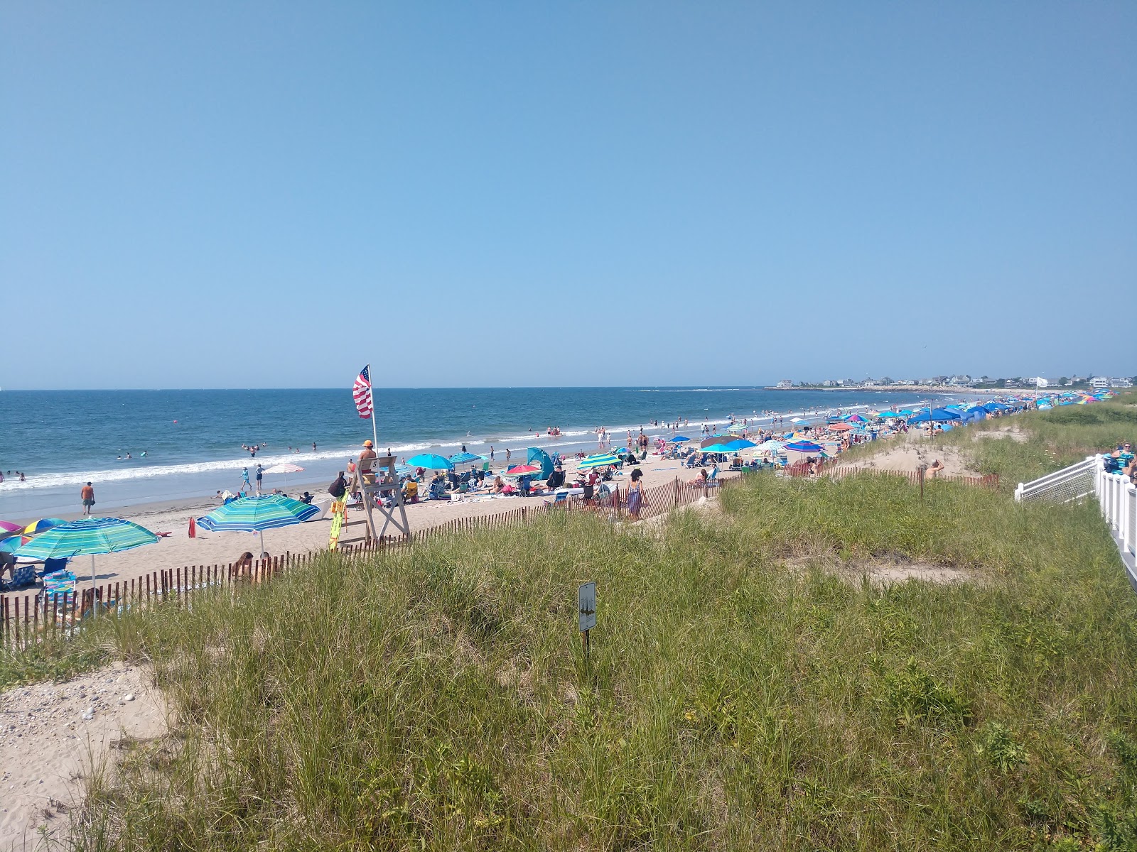 Fotografija East Matunuck Beach z turkizna voda površino