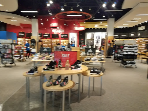 Shoe Store «Finish Line», reviews and photos, 801 Hawthorn Center, Vernon Hills, IL 60061, USA