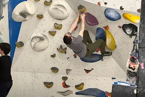 קיר טיפוס תל אביב Vking climbing gym image