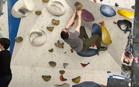 קיר טיפוס תל אביב Vking climbing gym image