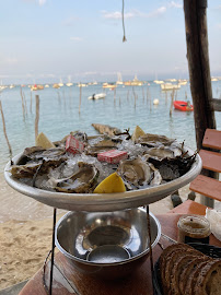 Plats et boissons du Bar-restaurant à huîtres Emile et une huître à Lège-Cap-Ferret - n°10