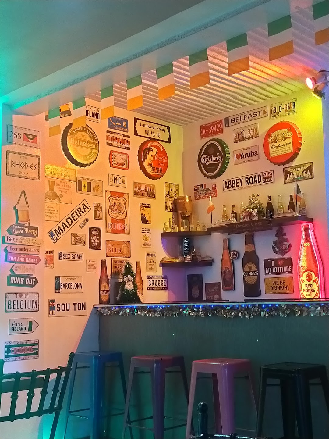 the crew bar restaurant