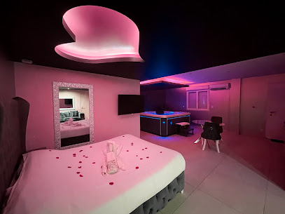 Love night Marseille jacuzzi : Love room avec jacuzzi, week-end romantique, chambre idéal pour couple, Bouche-du-Rhône