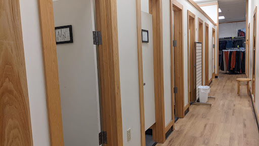 Clothing Store «Eddie Bauer Outlet», reviews and photos, 230 Outlet Village Blvd, Lebanon, TN 37090, USA