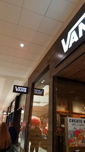 Shopping Mall «Crossgates Mall», reviews and photos, 1 Crossgates Mall Rd, Albany, NY 12203, USA