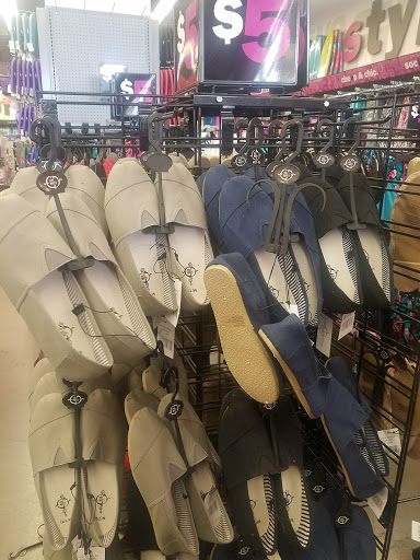 Variety Store «Five Below», reviews and photos, 846 Pelham Pkwy, Pelham, NY 10803, USA