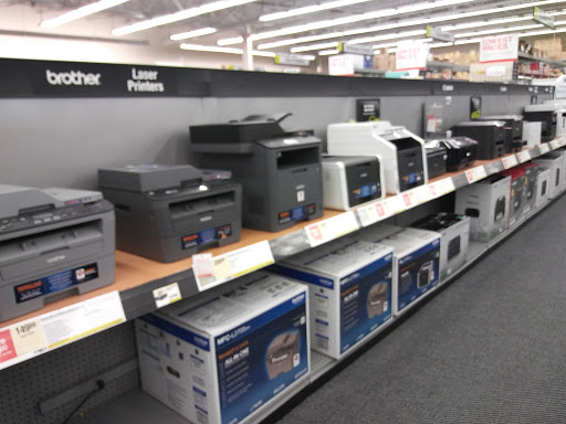Office Supply Store «Staples», reviews and photos, 23035 W Outer Dr, Allen Park, MI 48101, USA