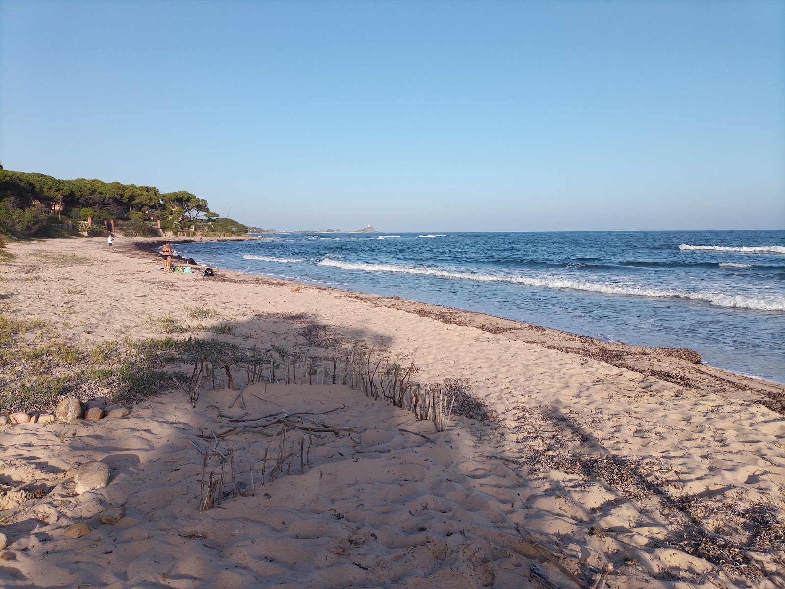Foto av Spiaggia Foxi e Sali med lång rak strand