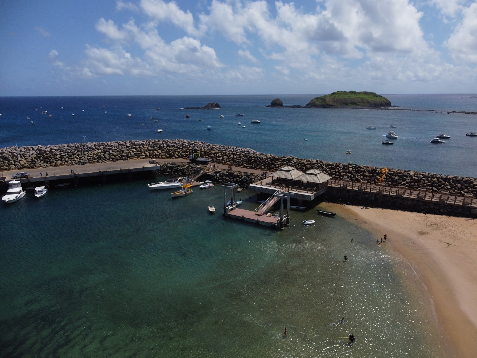 Foto di Praia do Porto de Santo Antonio Noronha - luogo popolare tra gli intenditori del relax