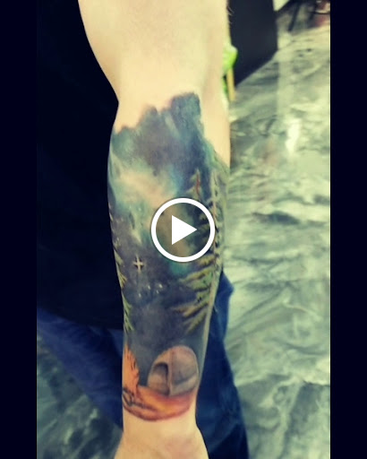 Tattoo Shop «Surreal Tattoo Studio - Kansas City Tattoo Shop», reviews and photos, 1222 W 39th St, Kansas City, MO 64111, USA