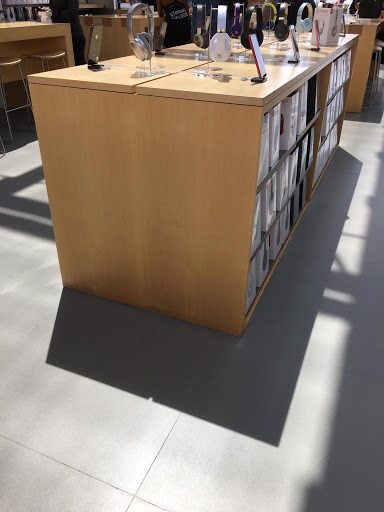 Computer Store «Apple Highland Village», reviews and photos, 4012 Westheimer Rd, Houston, TX 77027, USA