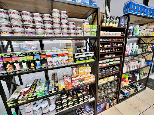 Tobacco Shop «Smoke Tokz Head Shop KC», reviews and photos, 1263 W 103rd St, Kansas City, MO 64114, USA