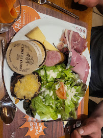 Raclette du Restaurant Le Hameau du Fromage à Cléron - n°19