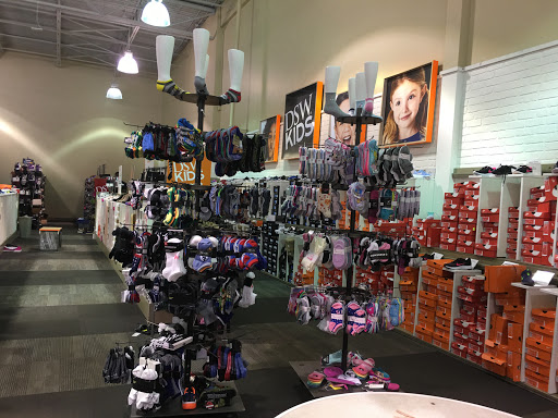 Shoe Store «DSW Designer Shoe Warehouse», reviews and photos, 4741 Ashford Dunwoody Rd, Dunwoody, GA 30338, USA