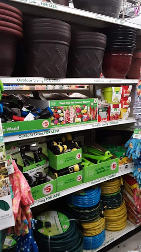 Dollar Store «FAMILY DOLLAR», reviews and photos, 3707 N Dixie Hwy, Monroe, MI 48162, USA