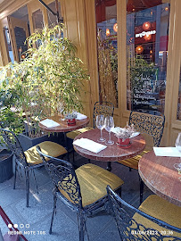 Atmosphère du Restaurant français Le Petit Saint Honoré à Paris - n°4