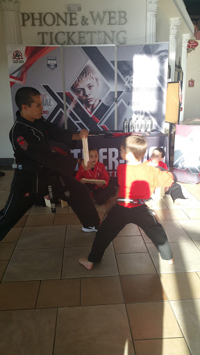 Movie Theater «B&B Theatres Overland Park 16», reviews and photos, 8601 W 135th St, Overland Park, KS 66223, USA