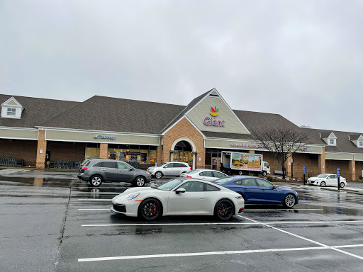 Supermarket «Giant», reviews and photos, 1230 W Broad St, Falls Church, VA 22046, USA